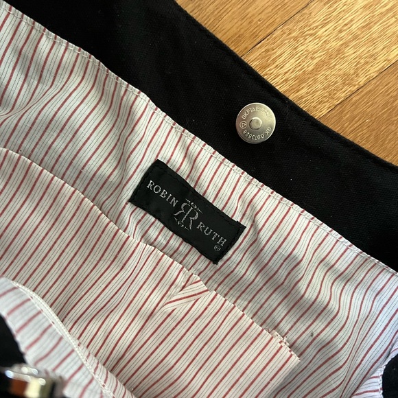 Robin Ruth Hobo Sling Bag - Picture 3 of 5